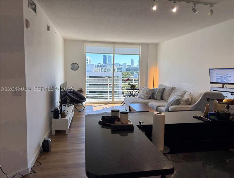 1 bedroom Condominium at 18800 NE 29 Ave 807, Venture At Aventura East, Aventura — photo 3