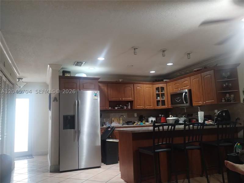 2 bedroom Townhouse at 7005 W 15th Ave, Lake Orleans, Hialeah — photo 3