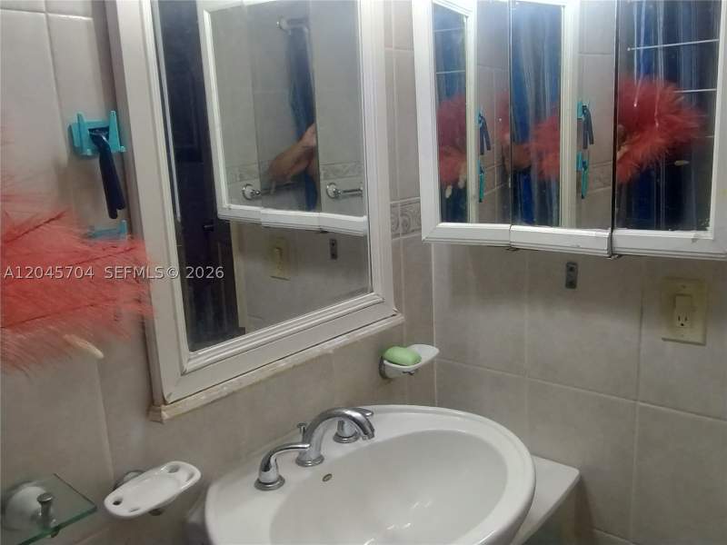 2 bedroom Townhouse at 7005 W 15th Ave, Lake Orleans, Hialeah — photo 4