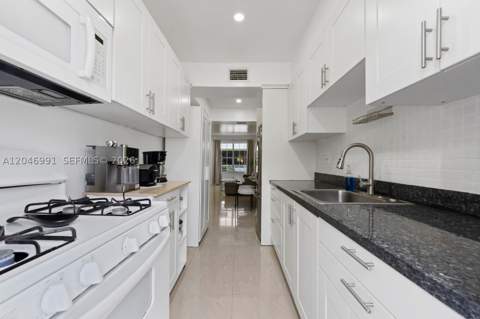 8550 Byron Ave 2H, Miami Beach FL - photo 15 of 29