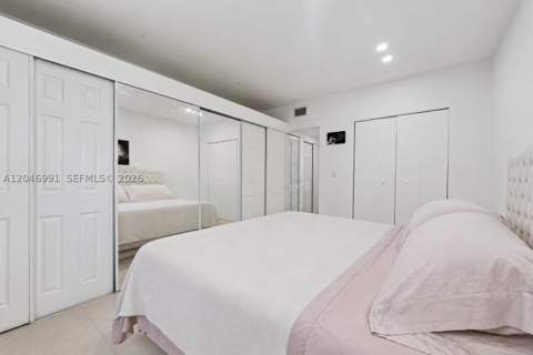 8550 Byron Ave 2H, Miami Beach FL - photo 18 of 29