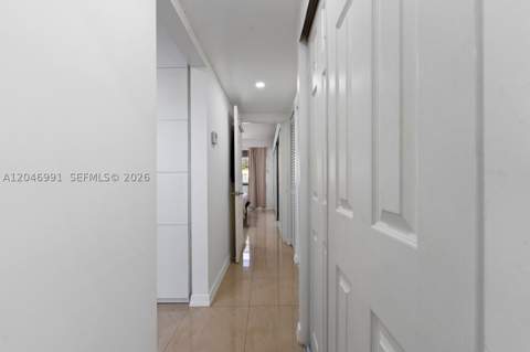 8550 Byron Ave 2H, Miami Beach FL - photo 21 of 29