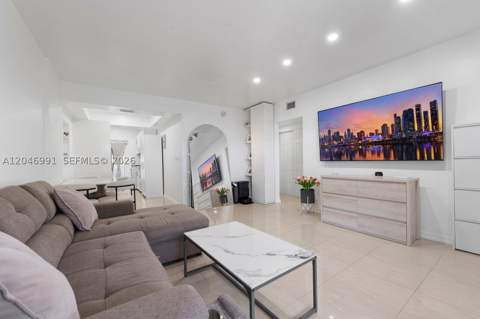 8550 Byron Ave 2H, Miami Beach FL - photo 9 of 29