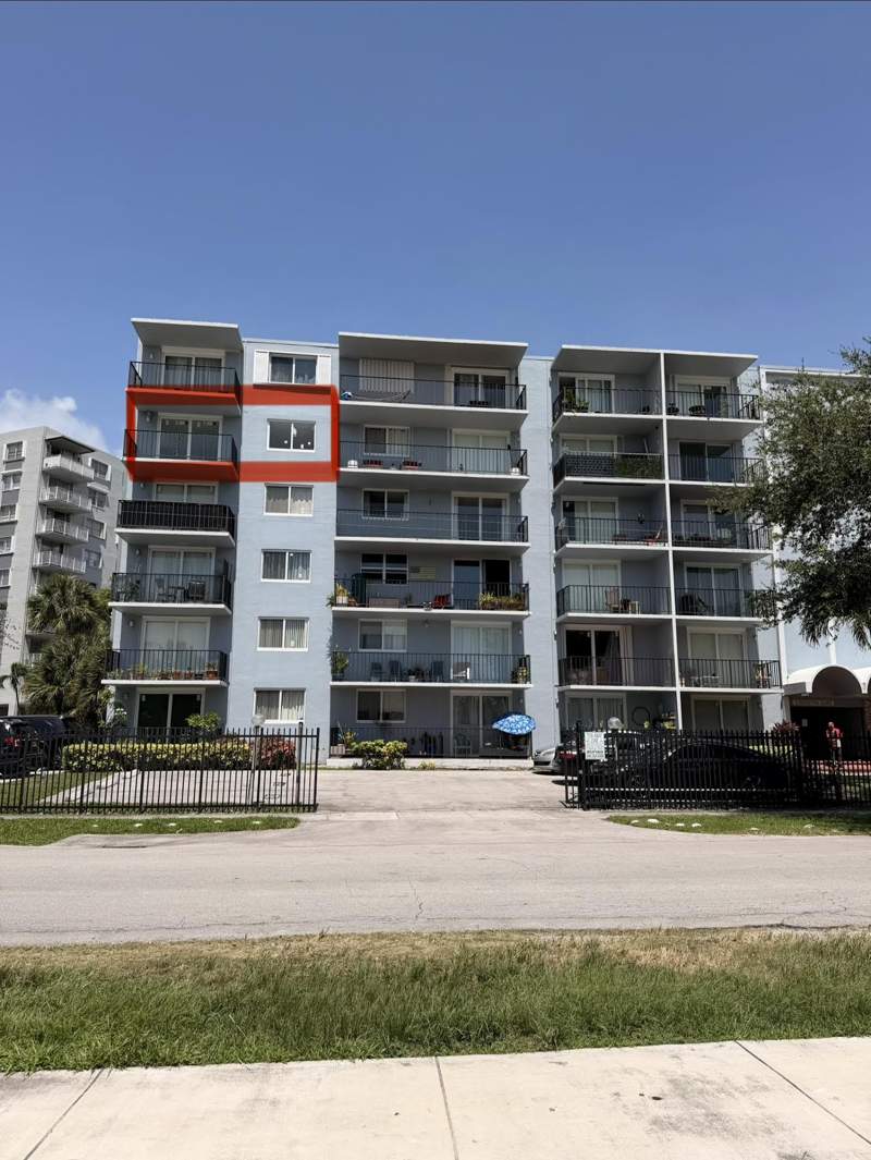 1 bedroom Condominium at 12500 NE 15th Avenue 516, Three Horizons East Condo, North Miami — photo 2