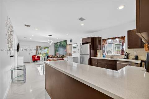 344 SW 3rd St, Florida City FL - photo 10 of 35