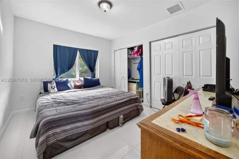 344 SW 3rd St, Florida City FL - photo 11 of 35