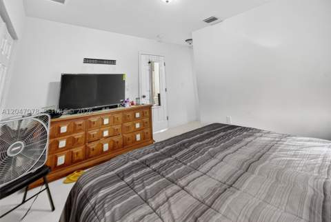 344 SW 3rd St, Florida City FL - photo 12 of 35