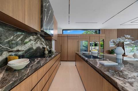 3045 N Bay Rd, Miami Beach FL - photo 11 of 47