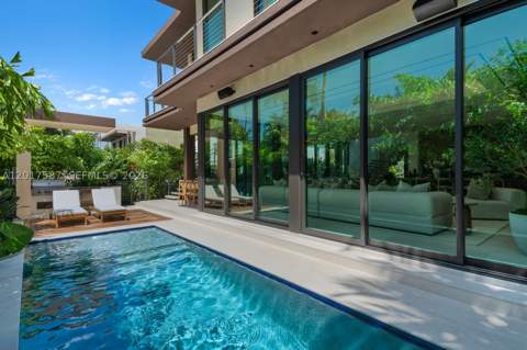 3045 N Bay Rd, Miami Beach FL - photo 17 of 47