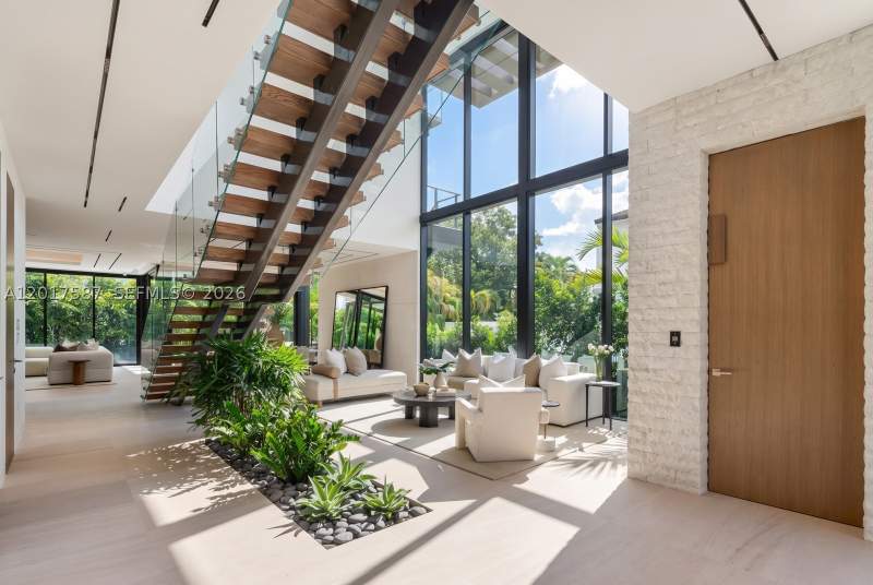 4 bedroom SingleFamilyResidence at 3045 N Bay Rd, Amd Plat Of Sunset Lake S, Miami Beach — photo 4