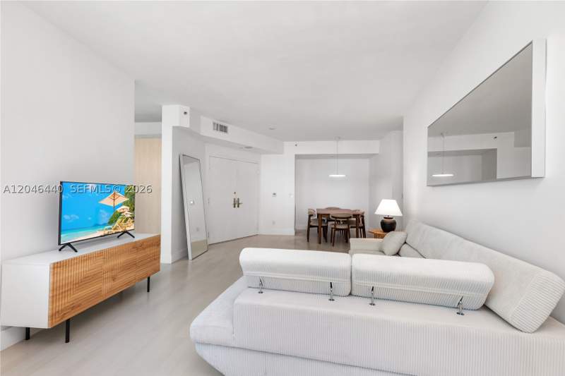 1 bedroom Condominium at 300 S Pointe Dr 907, Portofino Tower Condo, Miami Beach — photo 2