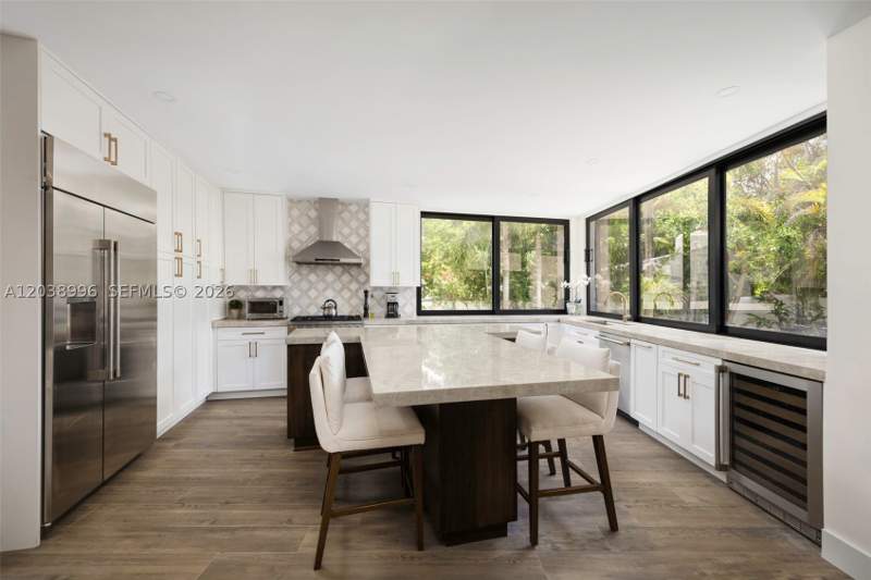 4 bedroom SingleFamilyResidence at 3303 Halissee St, Natoma Manors, Coconut Grove — photo 3