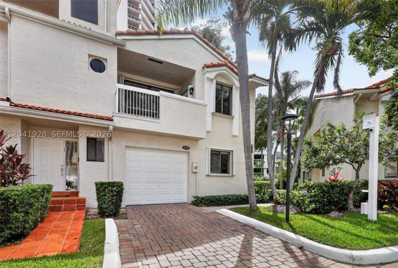 4 bedroom Condominium at 21391 Marina Cove Cir 19-K, Marina Cove At Harbor Vil, Aventura — photo 2