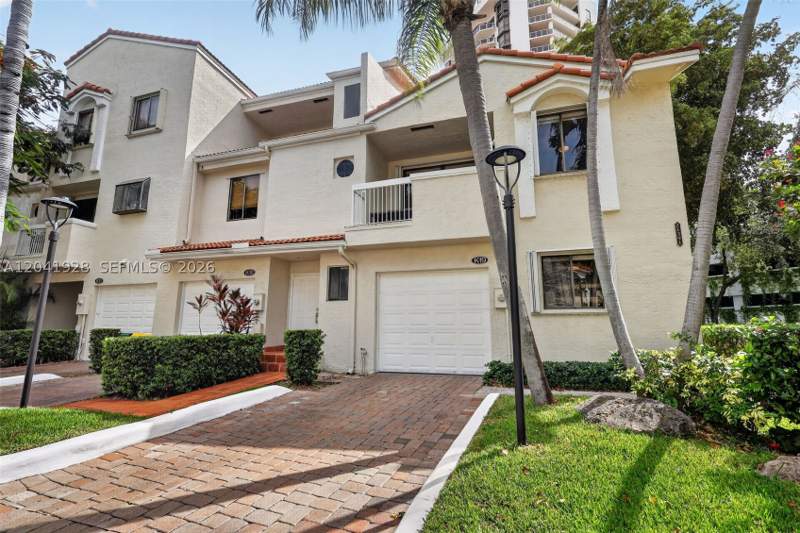 4 bedroom Condominium at 21391 Marina Cove Cir 19-K, Marina Cove At Harbor Vil, Aventura — photo 3
