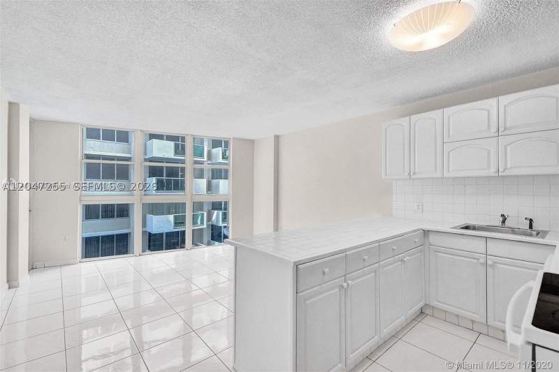 1 bedroom Condominium at 1228 West Ave 613, Bayview Terr Condo, Miami Beach — photo 4