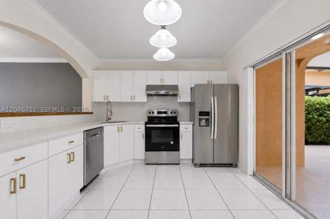 3539 W 76th St 6, Hialeah FL - photo 7 of 28