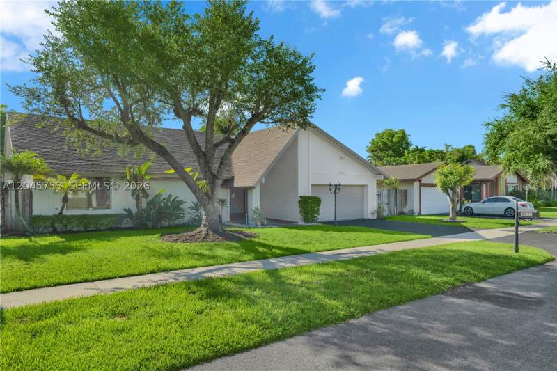 3 bedroom SingleFamilyResidence at 9833 SW 133rd Pl, Calusa Club Estates 5th A, Miami — photo 2