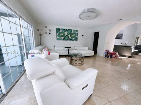 17324 NW 63rd Ave, Hialeah FL - photo 9 of 35