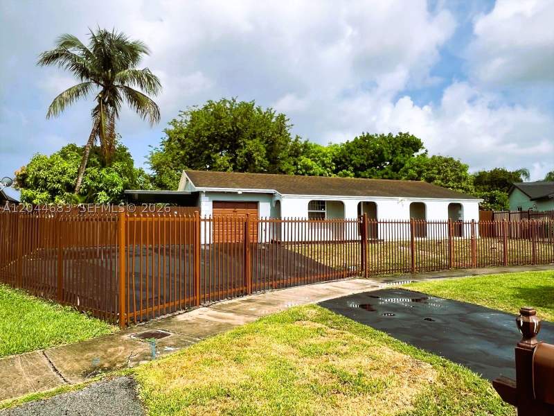 3 bedroom SingleFamilyResidence at 26080 SW 132nd Pl, Meadow Wood Manor Sec 7, Homestead — photo 2
