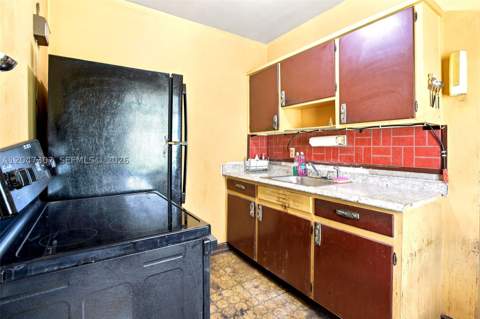 790 E 6th Pl, Hialeah FL - photo 10 of 14