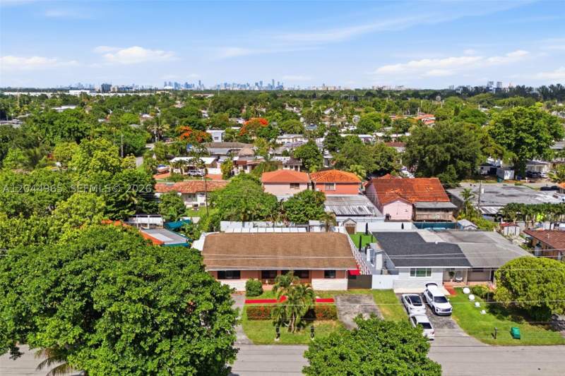 4 bedroom SingleFamilyResidence at 1421-1419 SW 76 ct, Miami Gateway Revised, Miami — photo 2