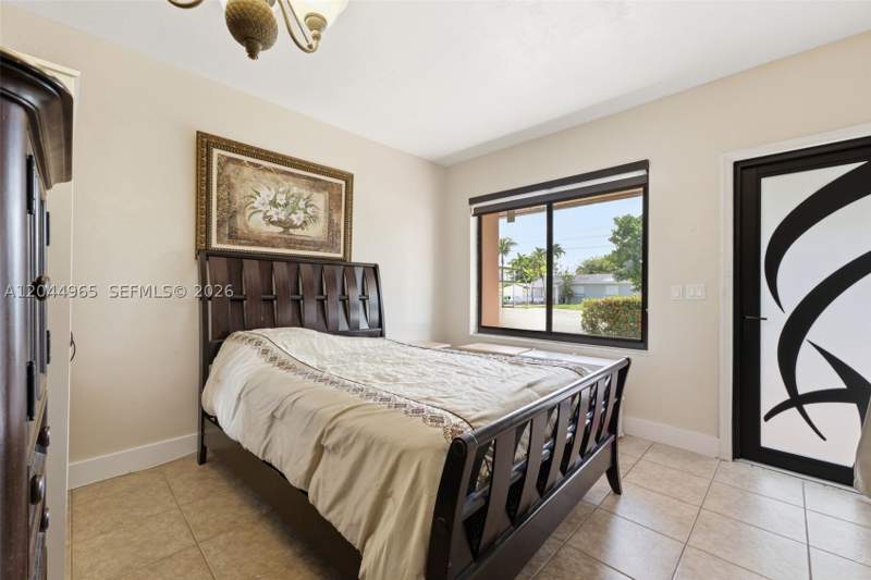 4 bedroom SingleFamilyResidence at 1421-1419 SW 76 ct, Miami Gateway Revised, Miami — photo 4