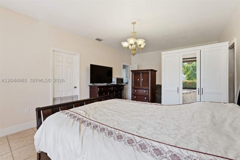 4 bedroom SingleFamilyResidence at 1421-1419 SW 76 ct, Miami Gateway Revised, Miami — photo 5