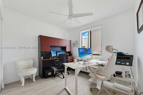 4605 NW 83rd Path, Doral FL - photo 15 of 30