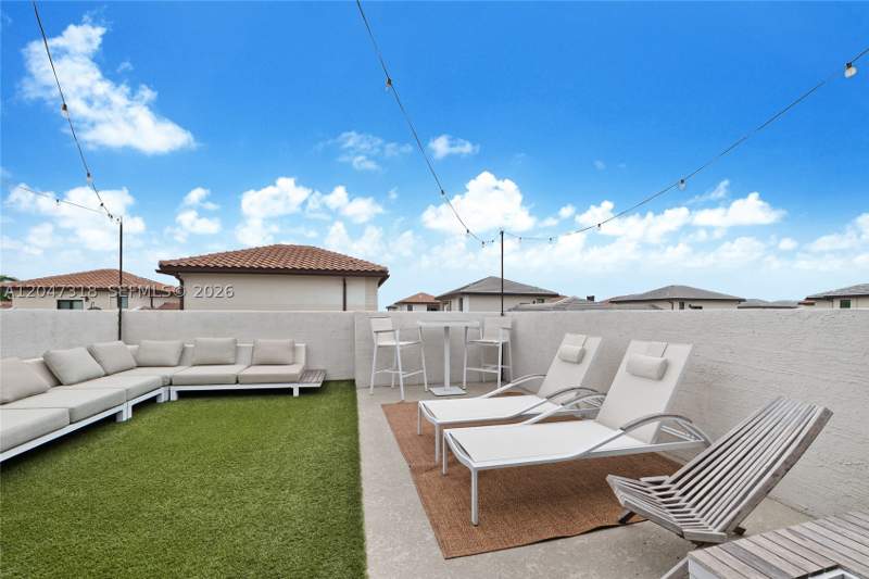 4 bedroom SingleFamilyResidence at 4605 NW 83rd Path, Downtown Doral South Phas, Doral — photo 4