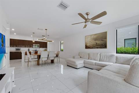 4605 NW 83rd Path, Doral FL - photo 8 of 30