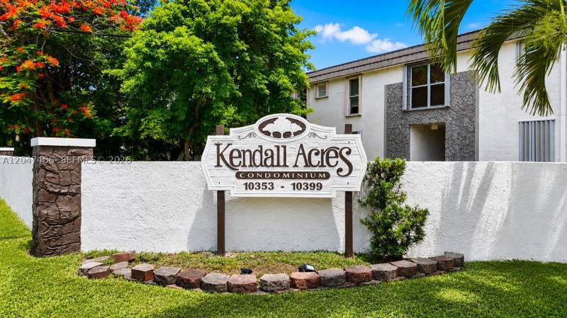 2 bedroom Condominium at 10381 N Kendall Dr M8, Kendall Acres Condo Bldg, Miami — photo 2