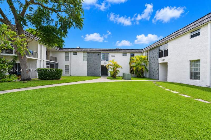 2 bedroom Condominium at 10381 N Kendall Dr M8, Kendall Acres Condo Bldg, Miami — photo 4