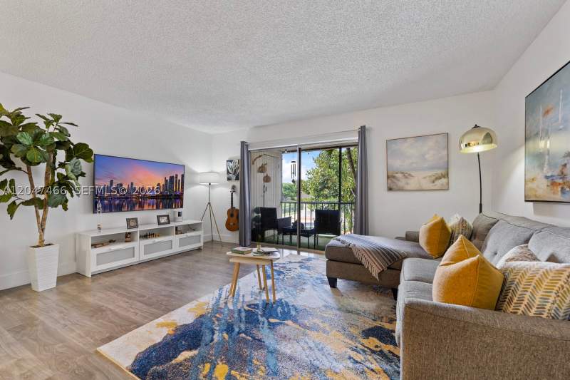 2 bedroom Condominium at 10381 N Kendall Dr M8, Kendall Acres Condo Bldg, Miami — photo 5