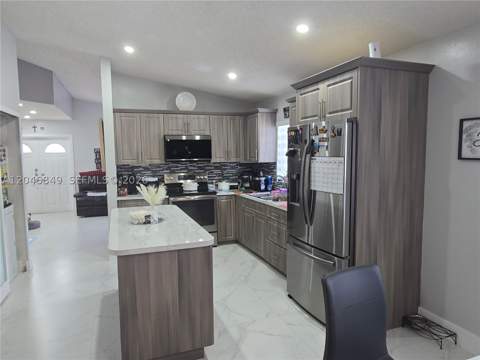 2727 W 70th St, Hialeah FL - photo 7 of 22