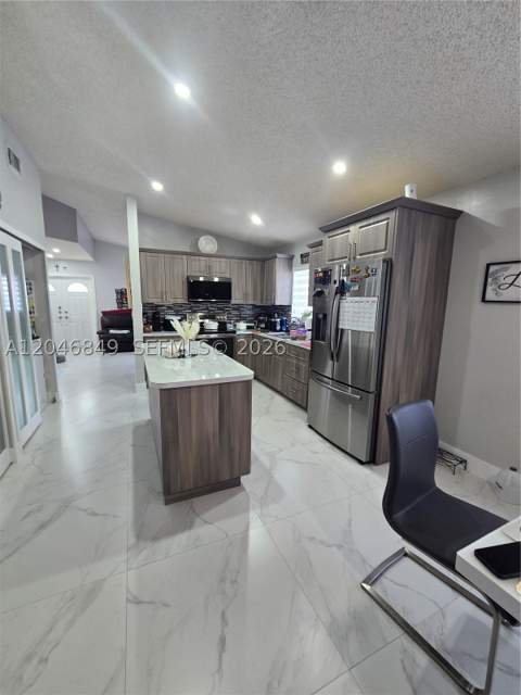 2727 W 70th St, Hialeah FL - photo 9 of 22