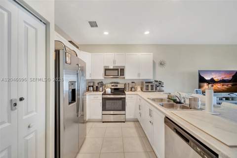 11295 W 34th Way, Hialeah FL - photo 13 of 62