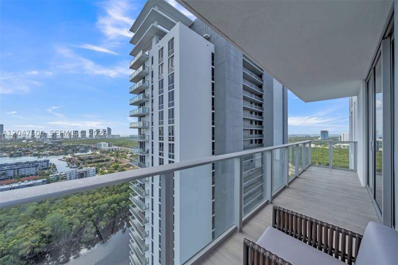 3 bedroom Condominium at 16385 Biscayne Blvd 2707, The Harbour North Condo, North Miami Beach — photo 4