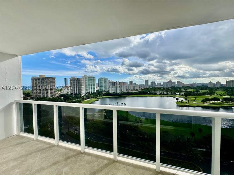 1 bedroom Condominium at 3675 N Country Club Dr 2007, Aventura-El Dorado Condo, Aventura — photo 3