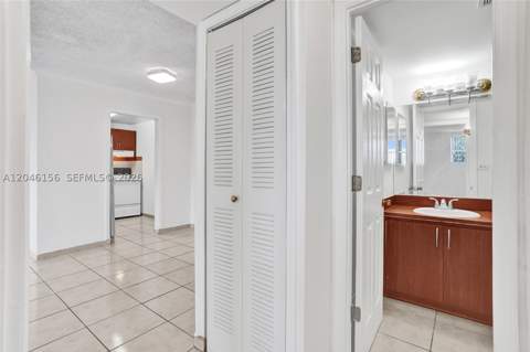 606 W 81st St 323, Hialeah FL - photo 10 of 20