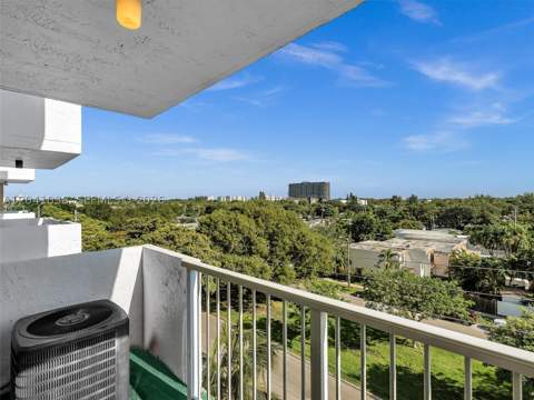 2020 NE 135th St 601, North Miami FL - photo 12 of 30