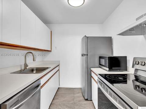 2020 NE 135th St 601, North Miami FL - photo 14 of 30