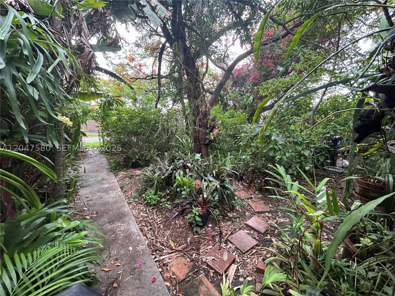 3 bedroom SingleFamilyResidence at 8285 SW 47th St, Lake Park Sec 2, Miami — photo 3