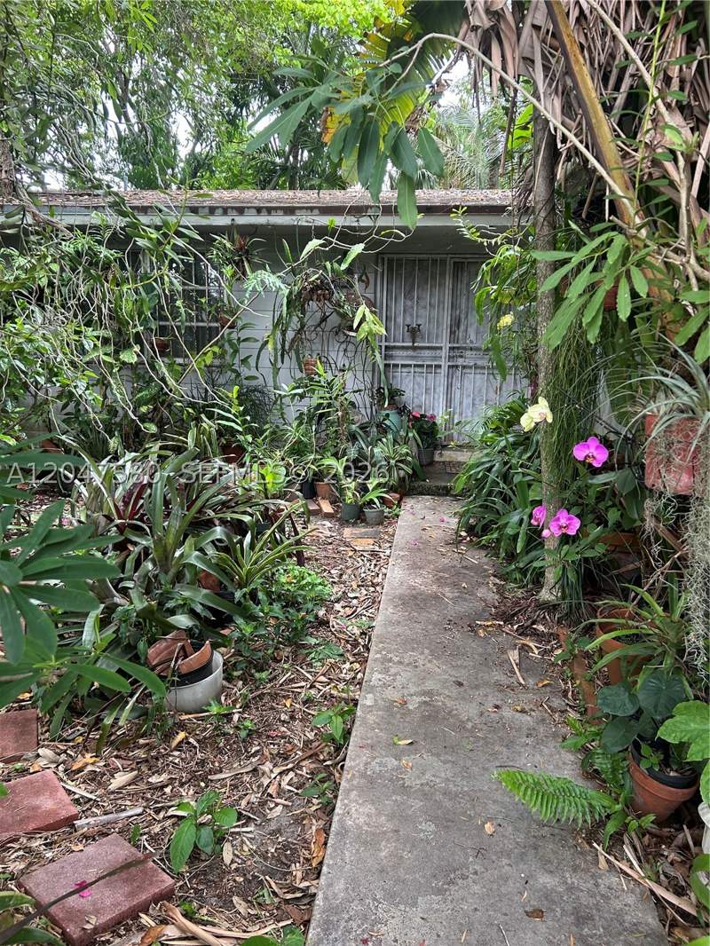 3 bedroom SingleFamilyResidence at 8285 SW 47th St, Lake Park Sec 2, Miami — photo 4