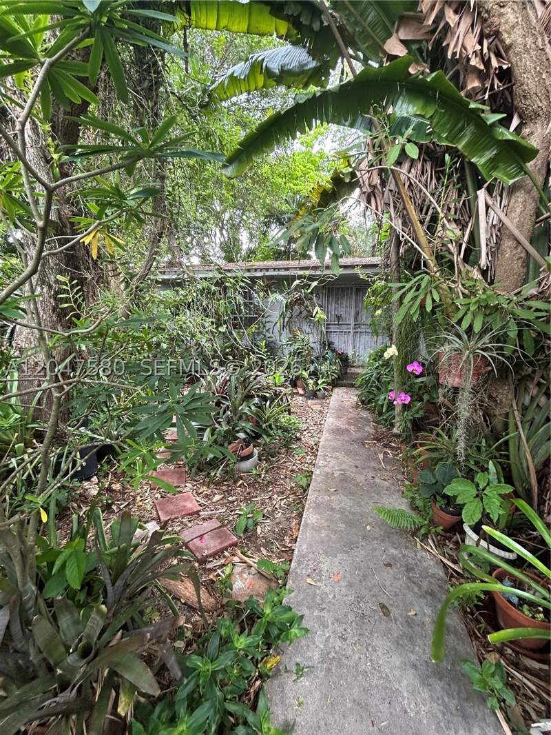 3 bedroom SingleFamilyResidence at 8285 SW 47th St, Lake Park Sec 2, Miami — photo 5