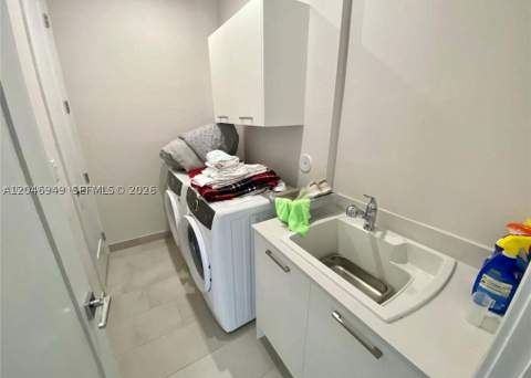 8256 NW 48th ter, Doral FL - photo 15 of 32