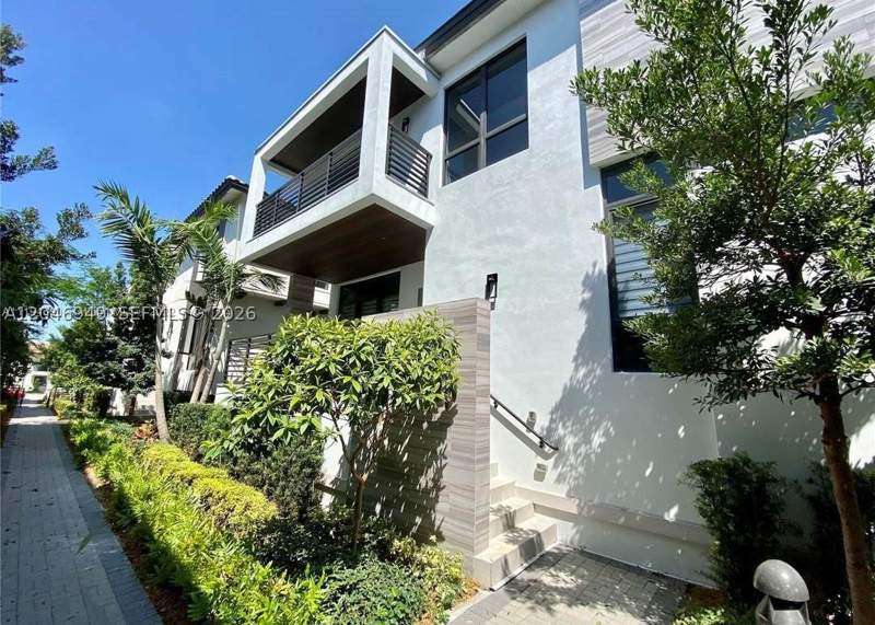 4 bedroom SingleFamilyResidence at 8256 NW 48th ter, Downtown Doral South Phas, Doral — photo 2