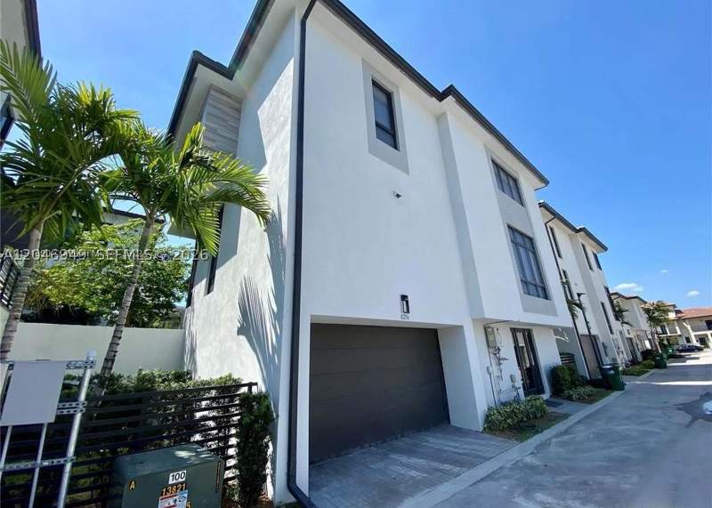 4 bedroom SingleFamilyResidence at 8256 NW 48th ter, Downtown Doral South Phas, Doral — photo 3