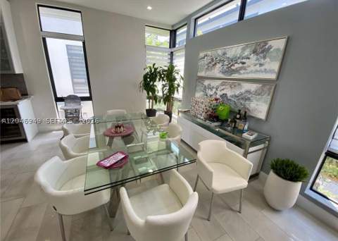 8256 NW 48th ter, Doral FL - photo 8 of 32