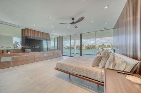 7520 W Treasure Dr, North Bay Village FL - photo 16 of 41