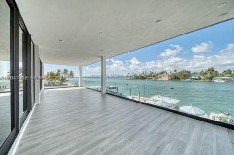 7520 W Treasure Dr, North Bay Village FL - photo 17 of 41
